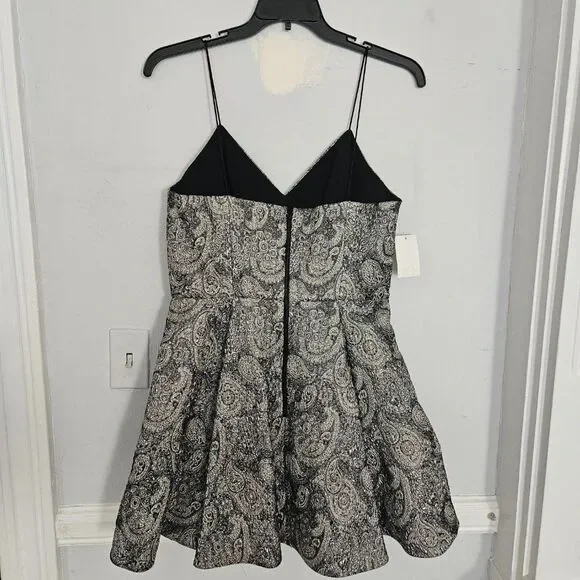 NWT Alice + Olivia Anette Metallic Paisley V-neck Party Dress | 12 - Picture 9 of 11